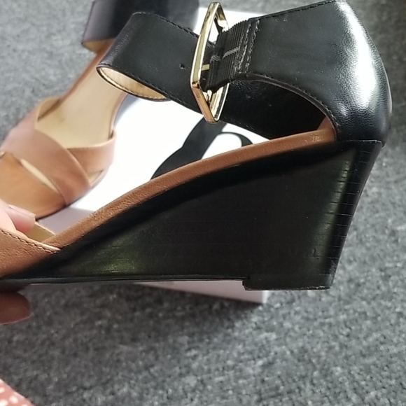 Black and tan wedges - Picture 4 of 6